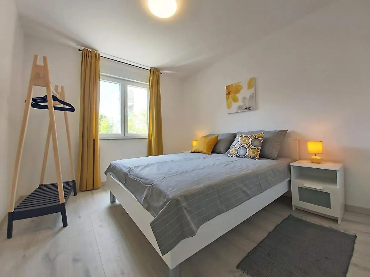 Green City Point Apartment Pula 0*,  Chorvatsko